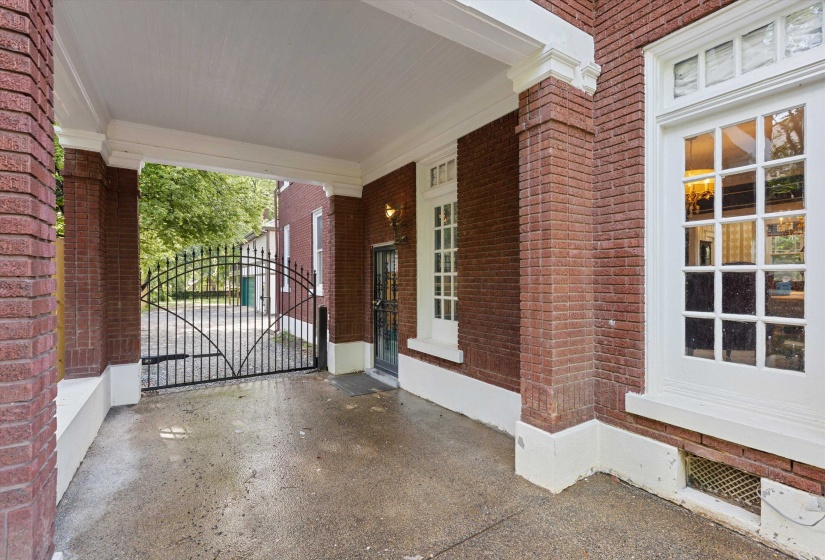 309 MCLEAN AVE, Memphis, Tennessee 38112, 10 Bedroom Bedrooms, 15 Room Rooms,7.1 BathroomBathrooms,Residential,For Sale,MCLEAN,0,10219278