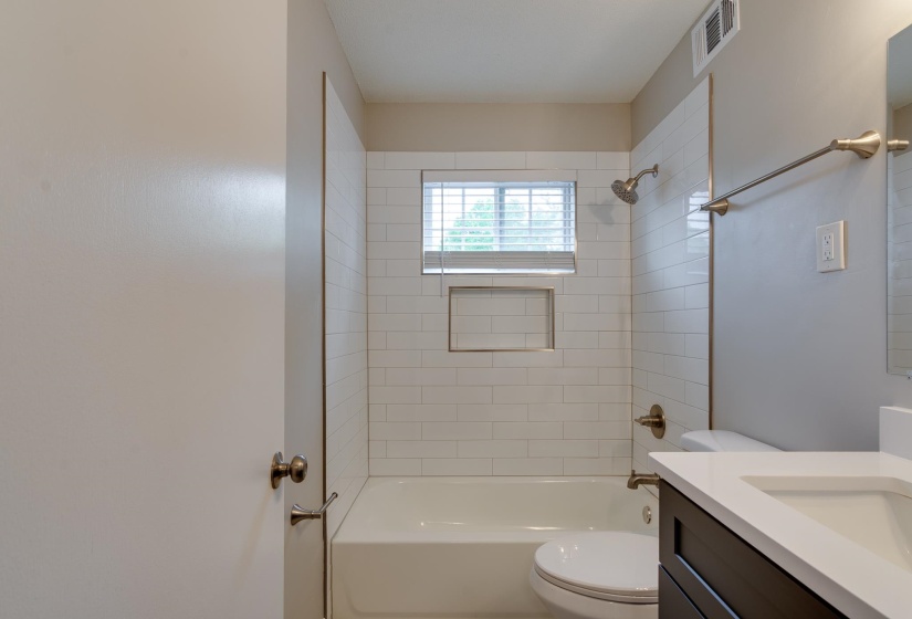 4054 STILLWOOD DR, Memphis, Tennessee 38128, 3 Bedroom Bedrooms, 6 Room Rooms,2 BathroomBathrooms,Residential,For Sale,STILLWOOD,0,10219290