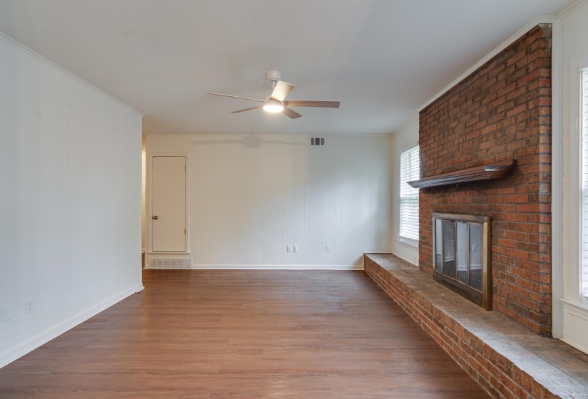 4054 STILLWOOD DR, Memphis, Tennessee 38128, 3 Bedroom Bedrooms, 6 Room Rooms,2 BathroomBathrooms,Residential,For Sale,STILLWOOD,0,10219290