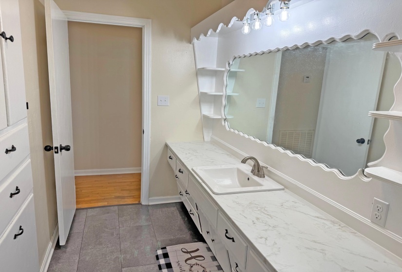 20 DANIEL ST, Savannah, Tennessee 38372, 3 Bedrooms Bedrooms, 6 Rooms Rooms,1 BathroomBathrooms,Residential,For Sale,DANIEL,10219295