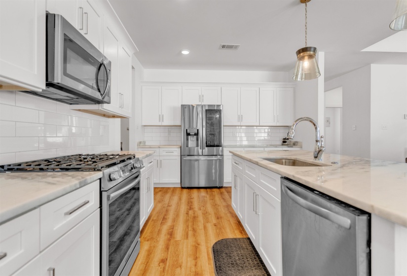 200 VALLEYVIEW LN, Oakland, Tennessee 38060, 4 Bedroom Bedrooms, 8 Room Rooms,3 BathroomBathrooms,Residential,For Sale,VALLEYVIEW,0,10219305