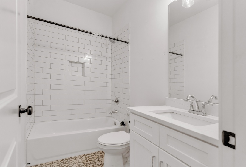 200 VALLEYVIEW LN, Oakland, Tennessee 38060, 4 Bedroom Bedrooms, 8 Room Rooms,3 BathroomBathrooms,Residential,For Sale,VALLEYVIEW,0,10219305