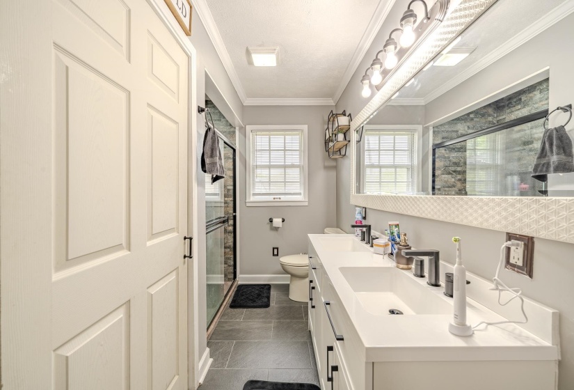 280 BOWEN DR, Savannah, Tennessee 38372, 4 Bedrooms Bedrooms, 11 Rooms Rooms,2.1 BathroomsBathrooms,Residential,For Sale,BOWEN,10219309