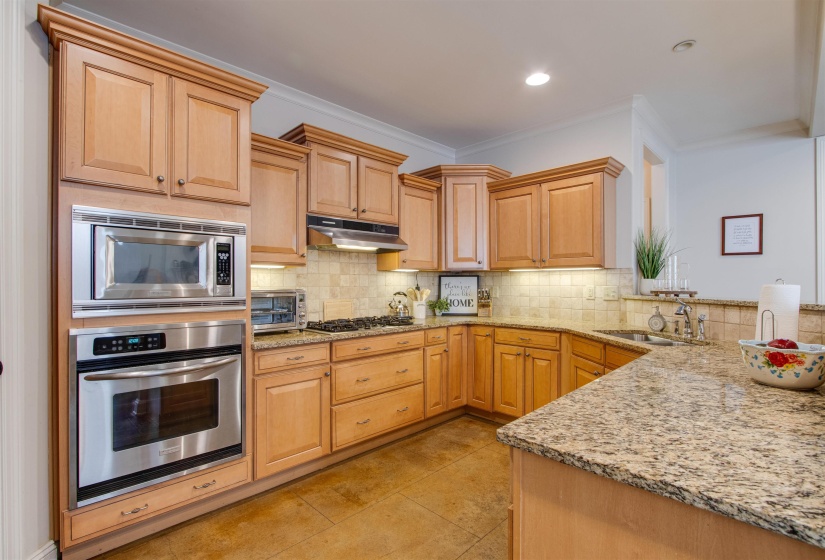 3564 WALNUT GROVE RD, Memphis, Tennessee 38111, 3 Bedroom Bedrooms, 8 Room Rooms,2.1 BathroomBathrooms,Residential,For Sale,WALNUT GROVE,0,10219313