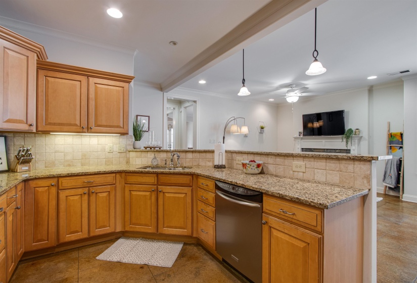 3564 WALNUT GROVE RD, Memphis, Tennessee 38111, 3 Bedroom Bedrooms, 8 Room Rooms,2.1 BathroomBathrooms,Residential,For Sale,WALNUT GROVE,0,10219313