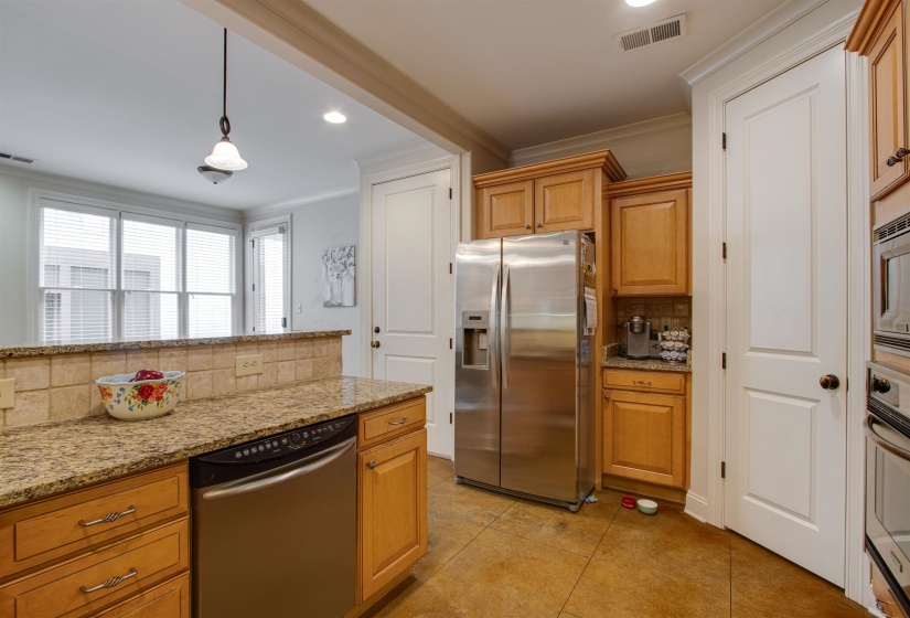 3564 WALNUT GROVE RD, Memphis, Tennessee 38111, 3 Bedroom Bedrooms, 8 Room Rooms,2.1 BathroomBathrooms,Residential,For Sale,WALNUT GROVE,0,10219313
