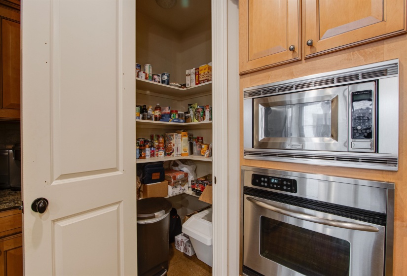 3564 WALNUT GROVE RD, Memphis, Tennessee 38111, 3 Bedroom Bedrooms, 8 Room Rooms,2.1 BathroomBathrooms,Residential,For Sale,WALNUT GROVE,0,10219313
