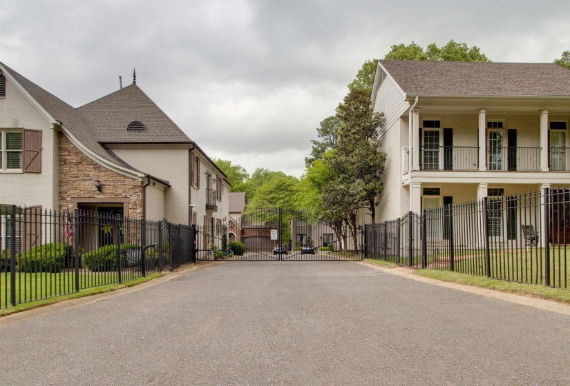 3564 WALNUT GROVE RD, Memphis, Tennessee 38111, 3 Bedroom Bedrooms, 8 Room Rooms,2.1 BathroomBathrooms,Residential,For Sale,WALNUT GROVE,0,10219313