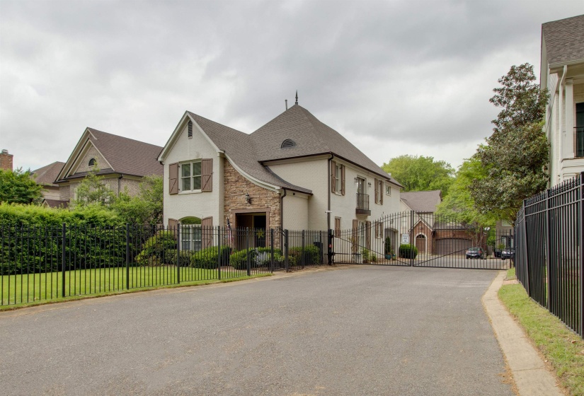 3564 WALNUT GROVE RD, Memphis, Tennessee 38111, 3 Bedroom Bedrooms, 8 Room Rooms,2.1 BathroomBathrooms,Residential,For Sale,WALNUT GROVE,0,10219313