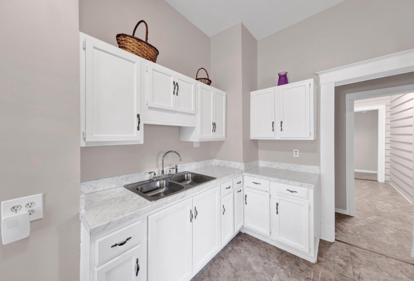 1701 VESEY AVE, Memphis, Tennessee 38114, 3 Bedroom Bedrooms, 8 Room Rooms,2 BathroomBathrooms,Residential,For Sale,VESEY,0,10219319