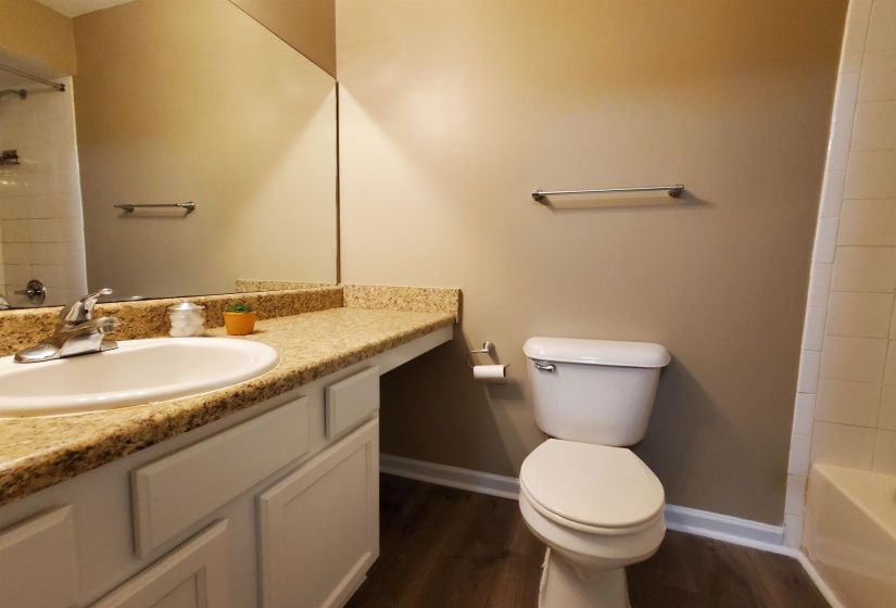 6767 MEADOW OAK PL, Memphis, Tennessee 38120, 2 Bedroom Bedrooms, 5 Room Rooms,2 BathroomBathrooms,Residential,For Sale,MEADOW OAK,0,10219352