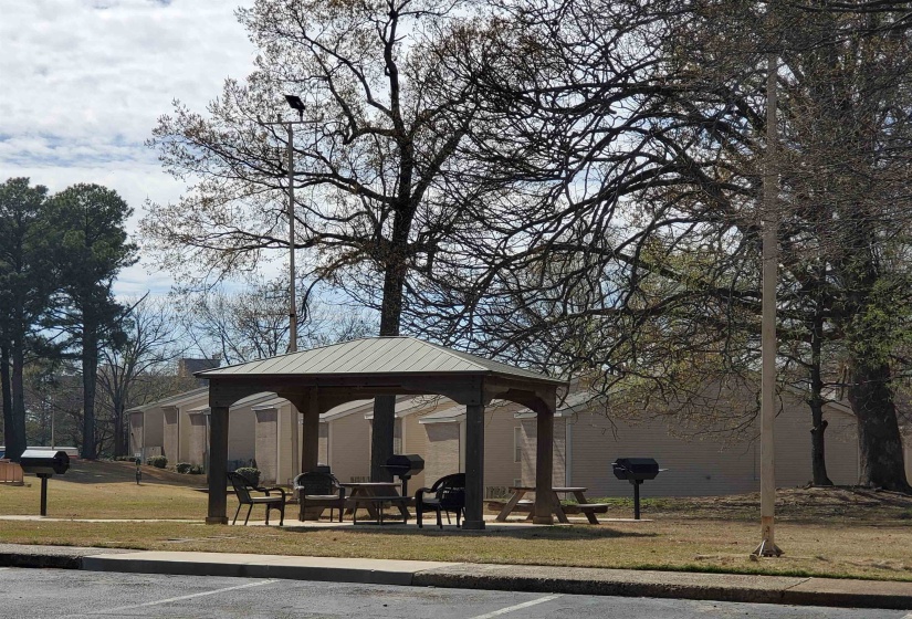 6767 MEADOW OAK PL, Memphis, Tennessee 38120, 2 Bedroom Bedrooms, 5 Room Rooms,2 BathroomBathrooms,Residential,For Sale,MEADOW OAK,0,10219352