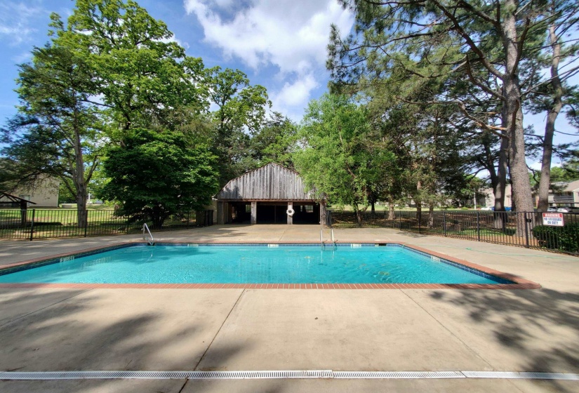 6767 MEADOW OAK PL, Memphis, Tennessee 38120, 2 Bedroom Bedrooms, 5 Room Rooms,2 BathroomBathrooms,Residential,For Sale,MEADOW OAK,0,10219352