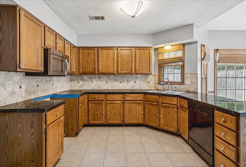 8529 BUCKHURST RD, Memphis, Tennessee 38016, 4 Bedroom Bedrooms, 10 Room Rooms,3 BathroomBathrooms,Residential,For Sale,BUCKHURST,0,10219359