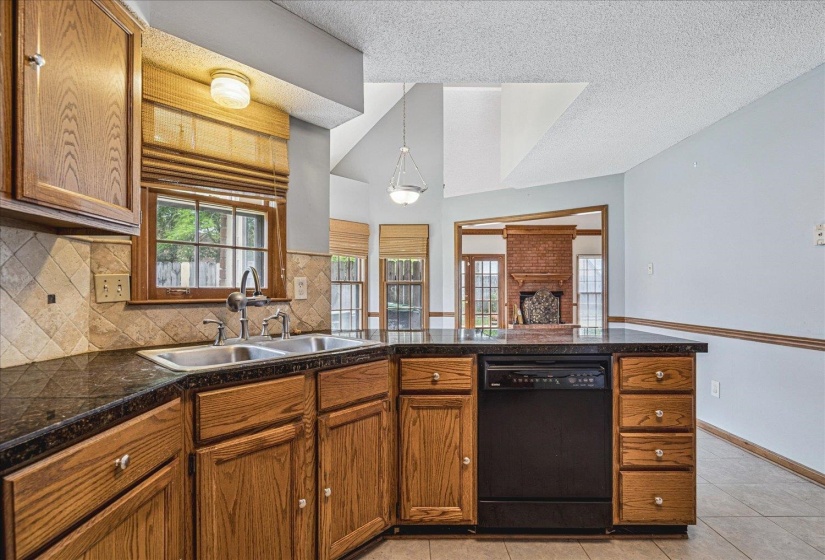 8529 BUCKHURST RD, Memphis, Tennessee 38016, 4 Bedroom Bedrooms, 10 Room Rooms,3 BathroomBathrooms,Residential,For Sale,BUCKHURST,0,10219359