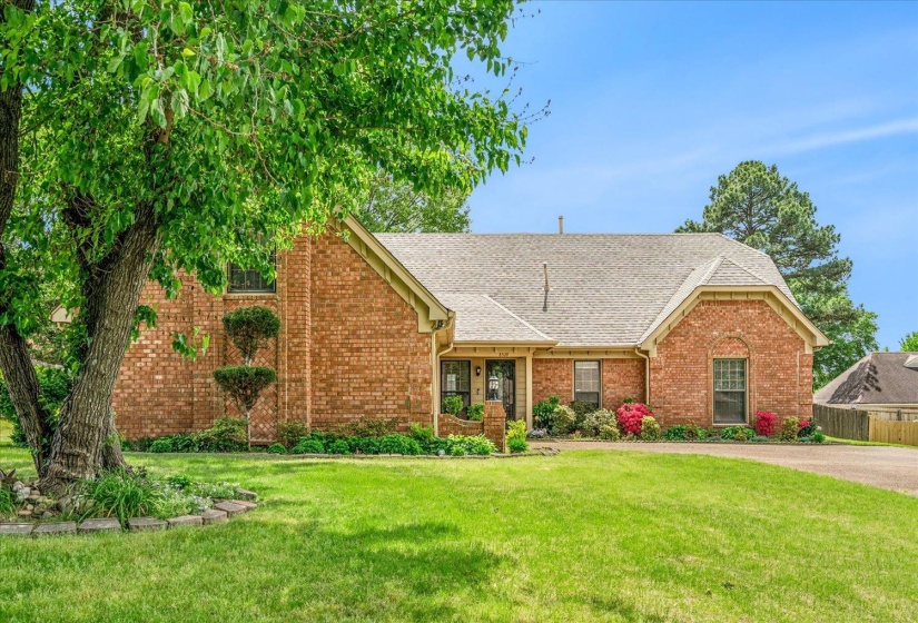 8529 BUCKHURST RD, Memphis, Tennessee 38016, 4 Bedroom Bedrooms, 10 Room Rooms,3 BathroomBathrooms,Residential,For Sale,BUCKHURST,0,10219359