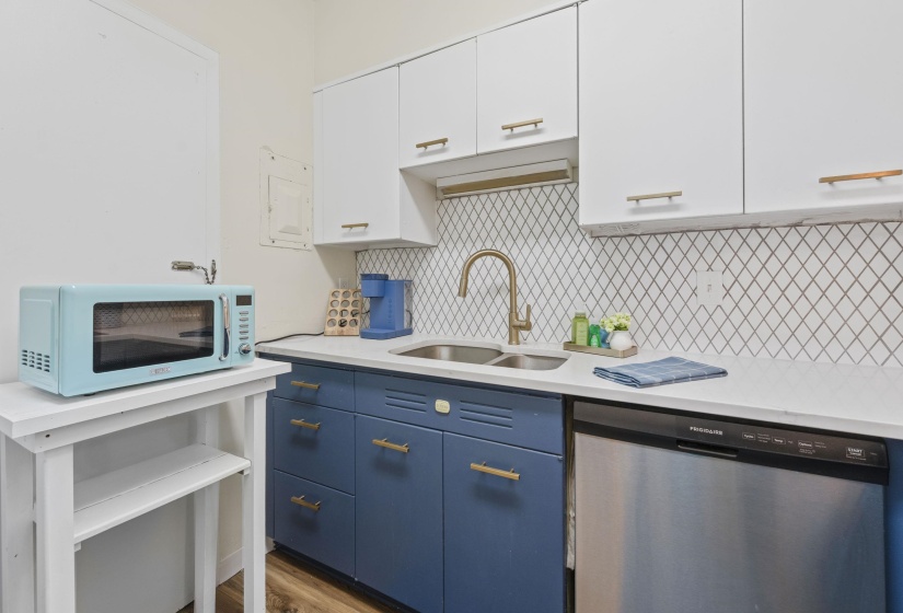 1960 PARKWAY AVE, Memphis, Tennessee 38112, 1 Bedroom Bedrooms, 3 Rooms Rooms,1 BathroomBathrooms,Residential,For Sale,PARKWAY,10219386