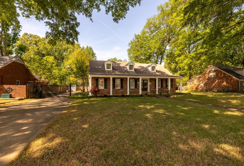 1539 BROOKSIDE DR, Germantown, Tennessee 38138, 4 Bedroom Bedrooms, 8 Room Rooms,3 BathroomBathrooms,Residential,For Sale,BROOKSIDE,0,10219390