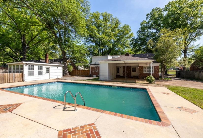 1539 BROOKSIDE DR, Germantown, Tennessee 38138, 4 Bedroom Bedrooms, 8 Room Rooms,3 BathroomBathrooms,Residential,For Sale,BROOKSIDE,0,10219390