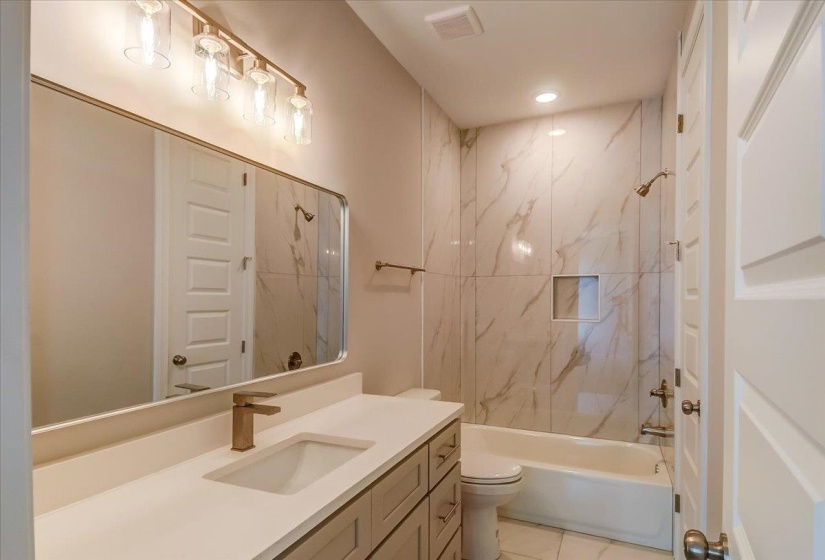 5310 THUNDERBOLT CV, Lakeland, Tennessee 38002, 5 Bedroom Bedrooms, 2 Room Rooms,4.1 BathroomBathrooms,Residential,For Sale,THUNDERBOLT,0,10219392