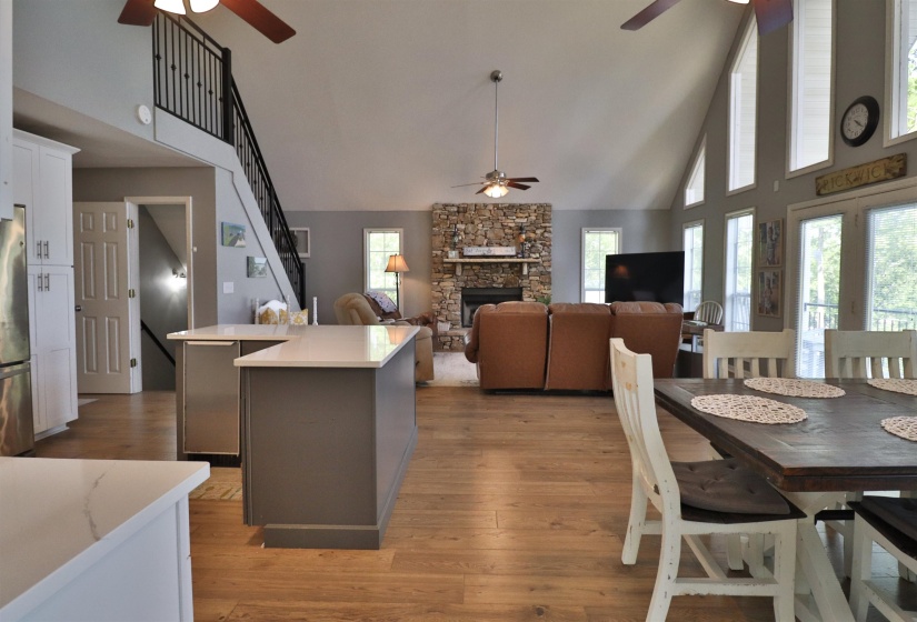 390 QUARRY HOLLOW PT, Savannah, Tennessee 38372, 4 Bedroom Bedrooms, 12 Room Rooms,4.1 BathroomBathrooms,Residential,For Sale,QUARRY HOLLOW,0,10219400