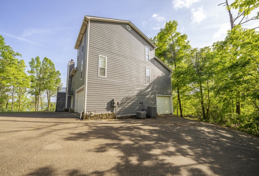 390 QUARRY HOLLOW PT, Savannah, Tennessee 38372, 4 Bedroom Bedrooms, 12 Room Rooms,4.1 BathroomBathrooms,Residential,For Sale,QUARRY HOLLOW,0,10219400