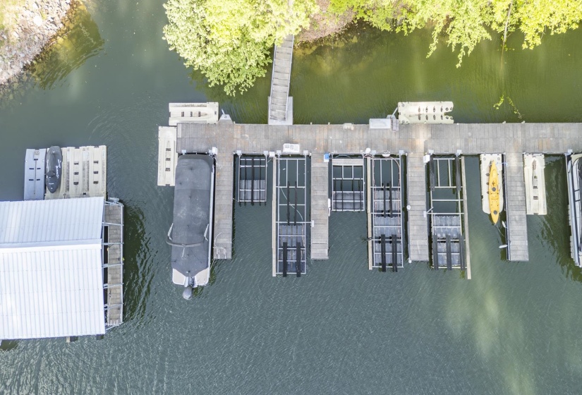 390 QUARRY HOLLOW PT, Savannah, Tennessee 38372, 4 Bedroom Bedrooms, 12 Room Rooms,4.1 BathroomBathrooms,Residential,For Sale,QUARRY HOLLOW,0,10219400