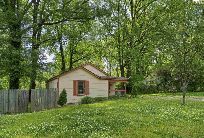 3066 REDBUD RD, Memphis, Tennessee 38109, 3 Bedrooms Bedrooms, 7 Rooms Rooms,2 BathroomsBathrooms,Residential,For Sale,REDBUD,10219403