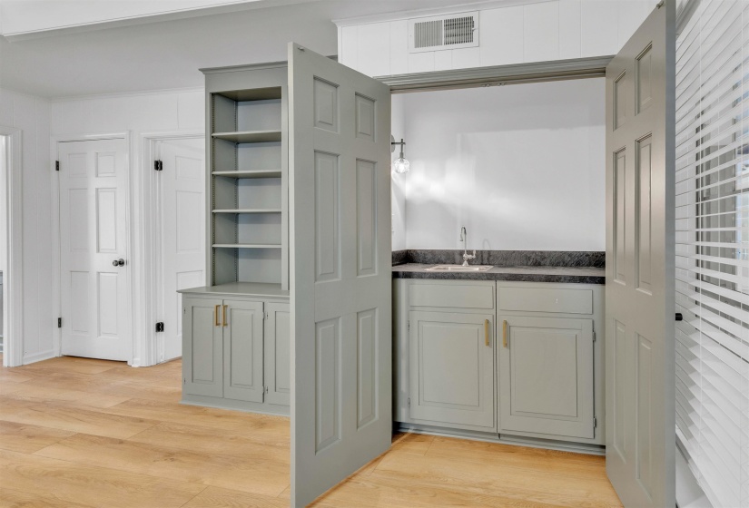 8077 FARMINGTON DR, Germantown, Tennessee 38138, 4 Bedrooms Bedrooms, 9 Rooms Rooms,2.1 BathroomsBathrooms,Residential,For Sale,FARMINGTON,10219404