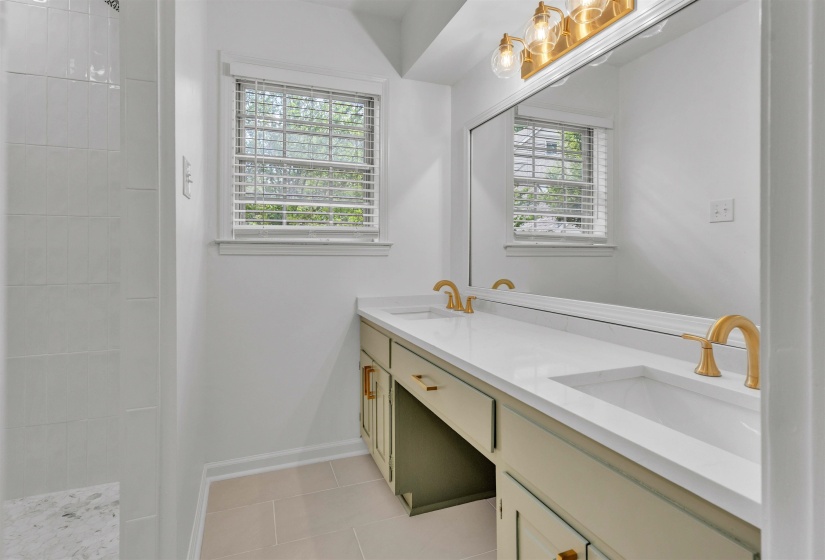 8077 FARMINGTON DR, Germantown, Tennessee 38138, 4 Bedrooms Bedrooms, 9 Rooms Rooms,2.1 BathroomsBathrooms,Residential,For Sale,FARMINGTON,10219404