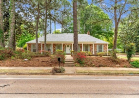 8077 FARMINGTON DR, Germantown, Tennessee 38138, 4 Bedrooms Bedrooms, 9 Rooms Rooms,2.1 BathroomsBathrooms,Residential,For Sale,FARMINGTON,10219404