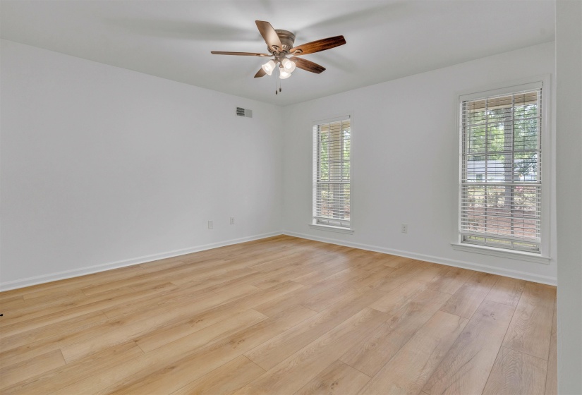 8077 FARMINGTON DR, Germantown, Tennessee 38138, 4 Bedrooms Bedrooms, 9 Rooms Rooms,2.1 BathroomsBathrooms,Residential,For Sale,FARMINGTON,10219404