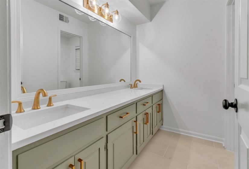 8077 FARMINGTON DR, Germantown, Tennessee 38138, 4 Bedrooms Bedrooms, 9 Rooms Rooms,2.1 BathroomsBathrooms,Residential,For Sale,FARMINGTON,10219404