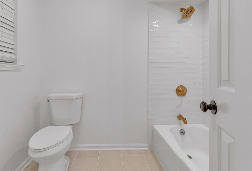 8077 FARMINGTON DR, Germantown, Tennessee 38138, 4 Bedrooms Bedrooms, 9 Rooms Rooms,2.1 BathroomsBathrooms,Residential,For Sale,FARMINGTON,10219404