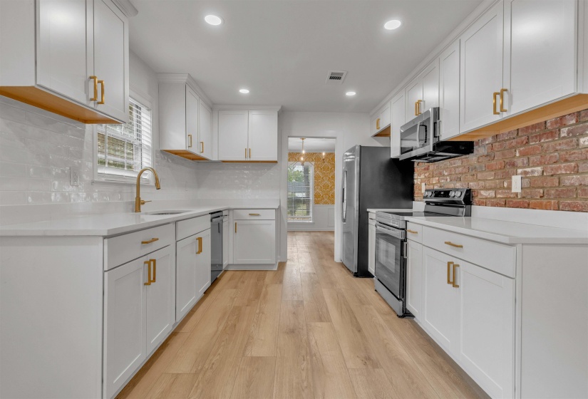 8077 FARMINGTON DR, Germantown, Tennessee 38138, 4 Bedrooms Bedrooms, 9 Rooms Rooms,2.1 BathroomsBathrooms,Residential,For Sale,FARMINGTON,10219404