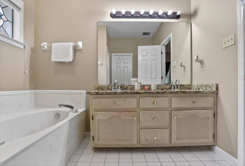 6220 DAYBREAK DR, Bartlett, Tennessee 38135, 3 Bedrooms Bedrooms, 9 Rooms Rooms,2.1 BathroomsBathrooms,Residential,For Sale,DAYBREAK,10219407