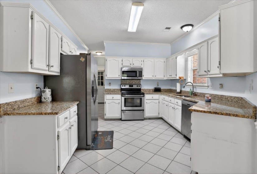 6220 DAYBREAK DR, Bartlett, Tennessee 38135, 3 Bedrooms Bedrooms, 9 Rooms Rooms,2.1 BathroomsBathrooms,Residential,For Sale,DAYBREAK,10219407