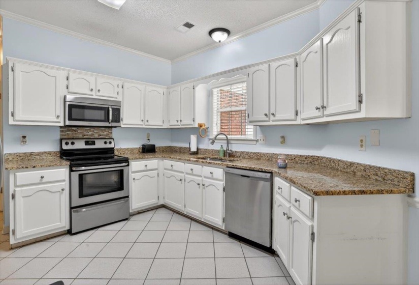 6220 DAYBREAK DR, Bartlett, Tennessee 38135, 3 Bedrooms Bedrooms, 9 Rooms Rooms,2.1 BathroomsBathrooms,Residential,For Sale,DAYBREAK,10219407