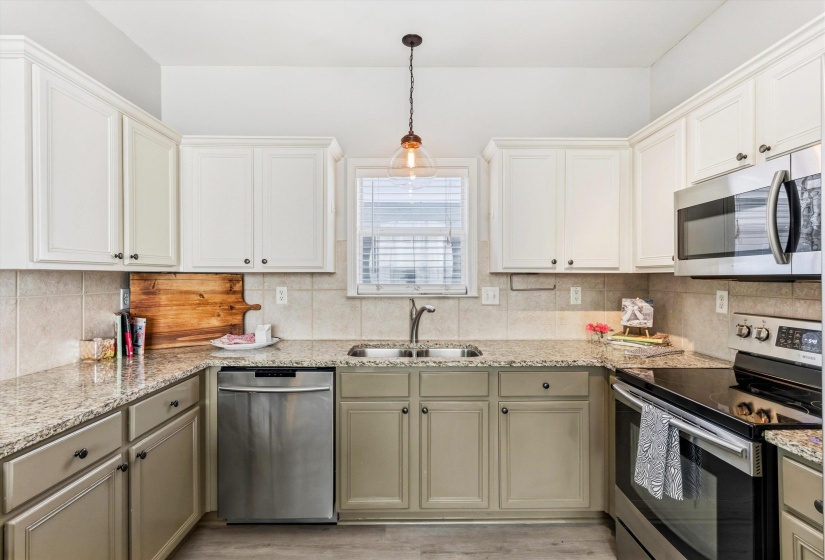 1182 ISLE VIEW DR, Memphis, Tennessee 38103, 3 Bedrooms Bedrooms, 6 Rooms Rooms,2.1 BathroomsBathrooms,Residential,For Sale,ISLE VIEW,10219409