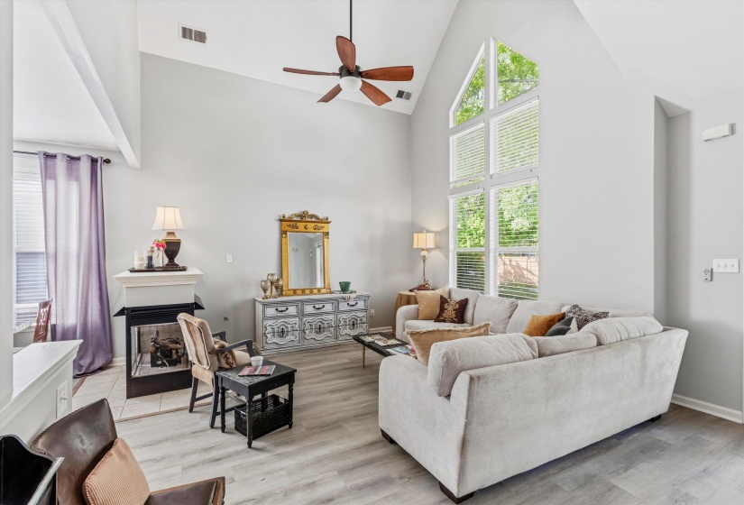 1182 ISLE VIEW DR, Memphis, Tennessee 38103, 3 Bedrooms Bedrooms, 6 Rooms Rooms,2.1 BathroomsBathrooms,Residential,For Sale,ISLE VIEW,10219409