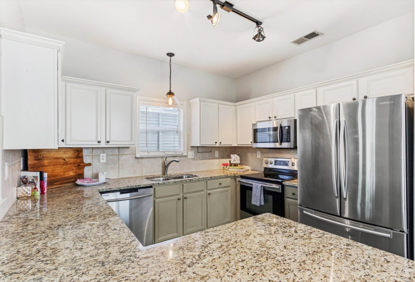 1182 ISLE VIEW DR, Memphis, Tennessee 38103, 3 Bedrooms Bedrooms, 6 Rooms Rooms,2.1 BathroomsBathrooms,Residential,For Sale,ISLE VIEW,10219409