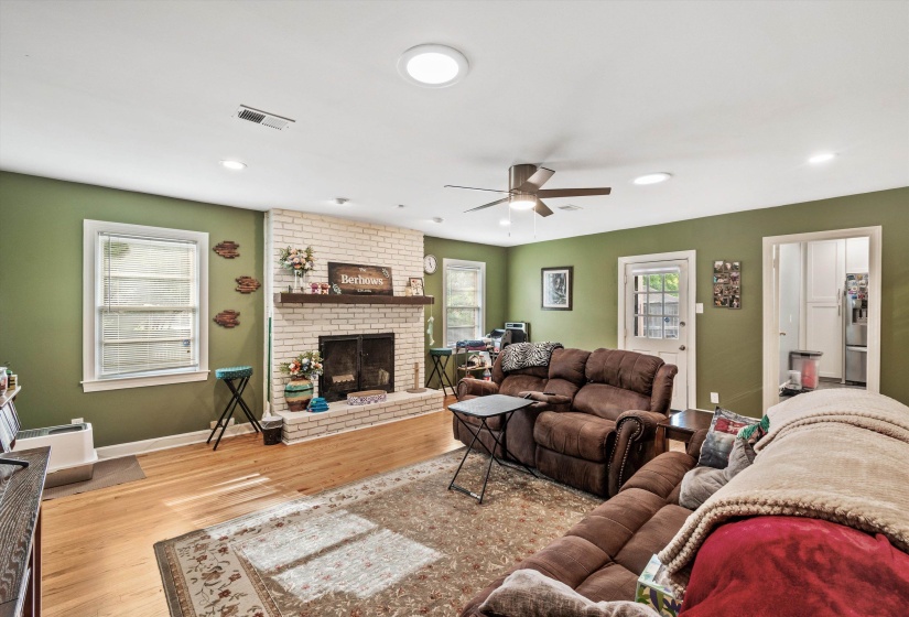 37 CENTURY ST, Memphis, Tennessee 38111, 3 Bedrooms Bedrooms, 8 Rooms Rooms,2 BathroomsBathrooms,Residential,For Sale,CENTURY,10219411