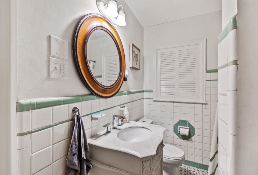 37 CENTURY ST, Memphis, Tennessee 38111, 3 Bedrooms Bedrooms, 8 Rooms Rooms,2 BathroomsBathrooms,Residential,For Sale,CENTURY,10219411