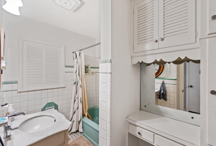 37 CENTURY ST, Memphis, Tennessee 38111, 3 Bedrooms Bedrooms, 8 Rooms Rooms,2 BathroomsBathrooms,Residential,For Sale,CENTURY,10219411