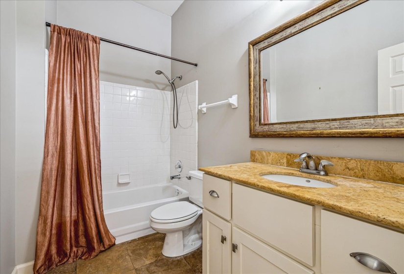 958 HARBOR VIEW DR, Memphis, Tennessee 38103, 3 Bedrooms Bedrooms, 6 Rooms Rooms,3 BathroomsBathrooms,Residential,For Sale,HARBOR VIEW,10219449