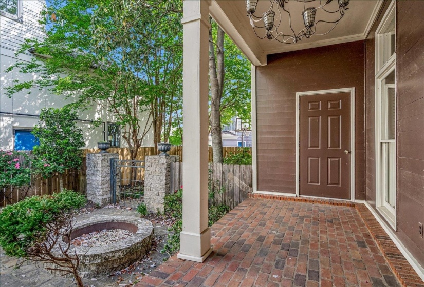 958 HARBOR VIEW DR, Memphis, Tennessee 38103, 3 Bedrooms Bedrooms, 6 Rooms Rooms,3 BathroomsBathrooms,Residential,For Sale,HARBOR VIEW,10219449