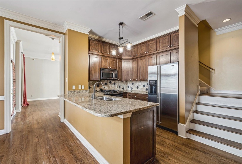 958 HARBOR VIEW DR, Memphis, Tennessee 38103, 3 Bedrooms Bedrooms, 6 Rooms Rooms,3 BathroomsBathrooms,Residential,For Sale,HARBOR VIEW,10219449