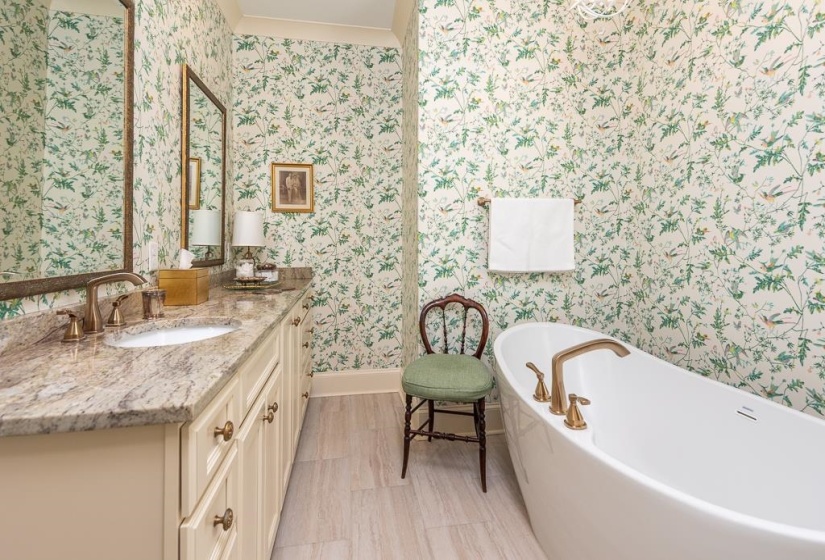 1407 CLUB GARDENS PL, Memphis, Tennessee 38104, 3 Bedrooms Bedrooms, 8 Rooms Rooms,4.1 BathroomsBathrooms,Residential,For Sale,CLUB GARDENS,10219428