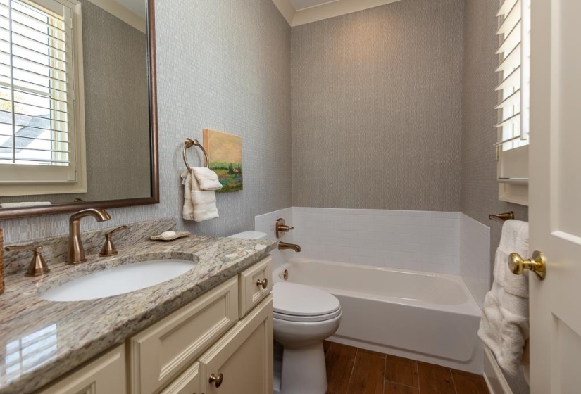 1407 CLUB GARDENS PL, Memphis, Tennessee 38104, 3 Bedrooms Bedrooms, 8 Rooms Rooms,4.1 BathroomsBathrooms,Residential,For Sale,CLUB GARDENS,10219428