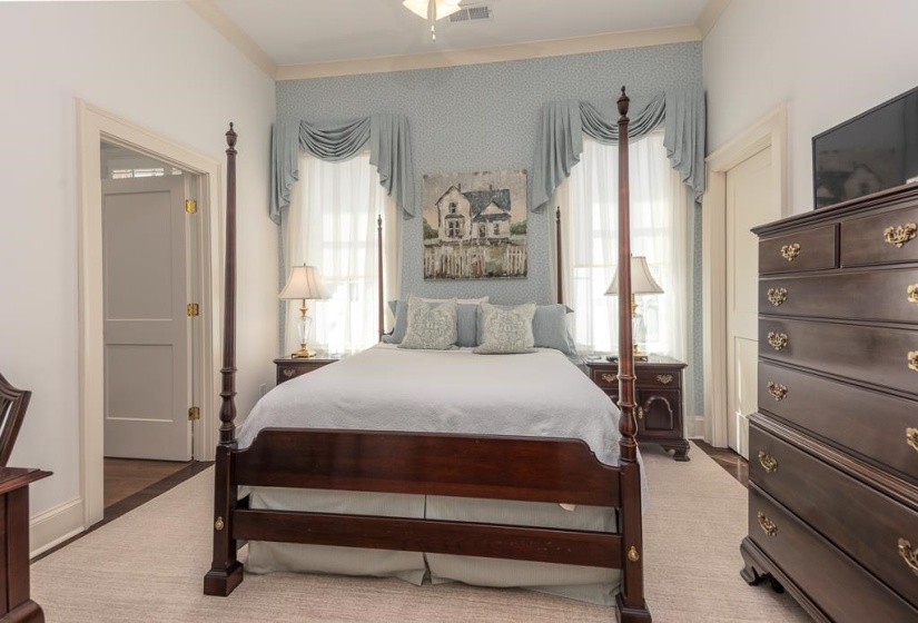 1407 CLUB GARDENS PL, Memphis, Tennessee 38104, 3 Bedrooms Bedrooms, 8 Rooms Rooms,4.1 BathroomsBathrooms,Residential,For Sale,CLUB GARDENS,10219428